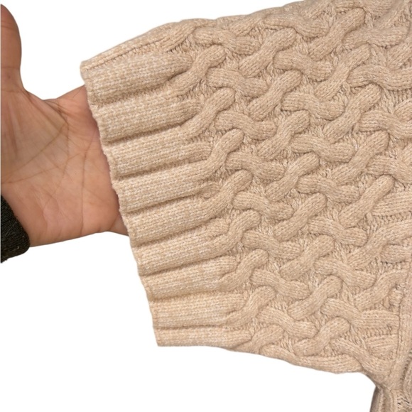 Free People women’s Mae Cream Cable Knit
Oversized Sweater sz XS button down - Picture 4 of 11